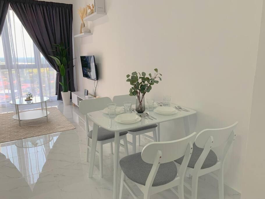 Netflix 2 Bedroom Troika Kota Bharu Homestay 1812 Luaran gambar